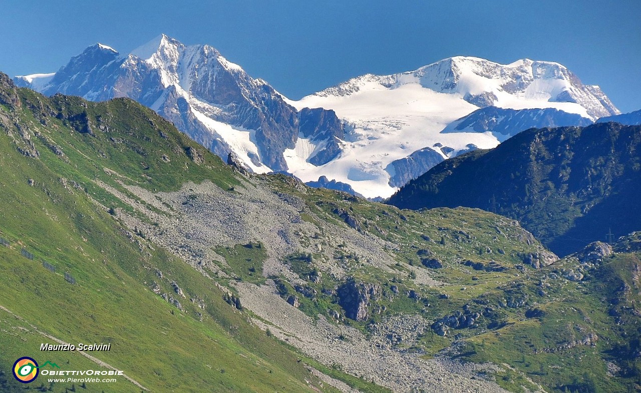 17 Passo di Dordona, alle sue spalle Pizzo Palu e Pizzo Zupo....JPG